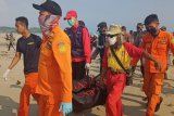 Basarnas Banten temukan pelajar terseret ombak