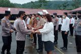 Warga dan Polisi di Sangihe terima penghargaan dari Kapolda