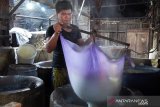 Pengrajin tempe-tahu keluhkan harga kedelai melonjak