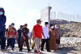 Plt Gubernur Sulsel tinjau pembangunan jembatan penghubung Sidrap-Wajo
