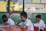 Ujian secara tatap muka di SDN Bekasi