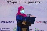 Gubernur Jawa Timur Khofifah Indar Parawansa memaparkan program digitalisasi guna  mewujudkan layanan publik yang efektif esisien dalam Rakerwil Asosiasi Media Siber Indonesia (AMSI) Jawa Timur, di Prigen - Pasuruan, Jumat  (11/6) . Di era digital,  segala lini perlu beradaptasi dengan kondisi tersebut agar bisnis dan lainnya, termasuk layanan  publik lebih maksimal  (Antarajatim/SHP/21)