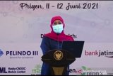 Gubernur Jawa Timur Khofifah Indar Parawansa memaparkan program digitalisasi guna  mewujudkan layanan publik yang efektif esisien dalam Rakerwil Asosiasi Media Siber Indonesia (AMSI) Jawa Timur, di Prigen - Pasuruan, Jumat  (11/6) . Di era digital,  segala lini perlu beradaptasi dengan kondisi tersebut agar bisnis dan lainnya, termasuk layanan  publik lebih maksimal  (Antarajatim/SHP/21)