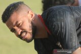 Pesepak bola asing baru Madura FC United (MUFC) Rafael Silva mengikuti latihan perdana di Stadion Gelora Madura Ratu Pamelingan  Pamekasan, Jawa Timur, Senin (14/6/2021). Pemain berkebangsaan Brasil yang berposisi sebagai penyerang itu diharapkan dapat menambah daya gedor MUFC sekaligus melengkapi kuota pemain asingnya  guna menatap Liga 1 bulan Juli mendatang . Antara Jatim/Saiful Bahri/zk