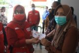 Wagub Sulbar serahkan BNT kepada 700 KK warga Majene