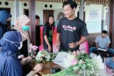UNS berikan pelatihan usaha bunga potong