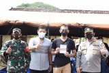  Jajaran Forkopimda Kota Kediri memantau pelaksanaan vaksinasi massal di Mapolres Kediri Kota, Jawa Timur, Sabtu (26/6/2021). Program ini dilakukan sebagai upaya percepatan program vaksinasi COVID-19. Antara Jatim/HO-Kominfo Kota Kediri 