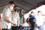  Jajaran Forkopimda Kota Kediri memantau pelaksanaan vaksinasi massal di Mapolres Kediri Kota, Jawa Timur, Sabtu (26/6/2021). Program ini dilakukan sebagai upaya percepatan program vaksinasi COVID-19. Antara Jatim/HO-Kominfo Kota Kediri 