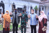 Panglima TNI Marsekal Hadi Tjahjanto (tengah) bersama Warek 1 Prof. Dr. Sri widyastuti, Rektor UP Prof. Edie Toet Hendratno, Warek 3  Dr. Dra. Joko Hartanto dan Warek 2 : Dr. Novi Yantih (kiri ke kanan) usai meninjau vaksinasi di Universitas Pancasila.