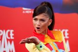 Zendaya borong penghargaan MTV via 