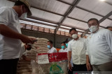 Bulog Sulut pastikan kualitas bantuan beras PPKM 2021 baik