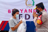 Ditlantas Polda Metro Jaya bagikan paket sembako jelang HUT Korlantas