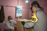 Polres Temanggung beri bantuan paket sembako bagi warga terdampak COVID-19