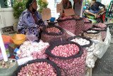 Harga bawang merah dan bawang putih di Makassar bergerak naik