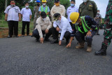 Kabupaten Muba serap empat ton karet petani  untuk bangun jalan 1,9 km