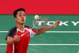 Pebulutangkis tunggal putra Indonesia Anthony Ginting mengembalikan shuttlecock ke arah lawannya pebulutangkis tunggal putra Hongaria Gergely Krausz dalam laga Tunggal Putra Grroup J Olimpiade Tokyo 2020, di Musashino Forest Sport Plaza, Tokyo,, Jepang, Minggu (25/7/2021). Anthony Ginting berhasil mengalahkan Gergely Krausz 21-13 dan 21-8. ANTARA FOTO/Reuters-Leonhard Foeger/hp.