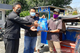 PWI-Polresta Banyumas salurkan paket sembako bagi warga terdampak PPKM
