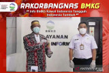 Dewa meraih Anugerah BMKG karena selamatkan jiwa warga satu desa di NTT