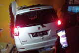 Mobil tabrak rumah warga di Praya, pemilik rumah terjepit