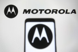 Motorola rilis ponsel lipat perdana Razr Fold di CES 2026