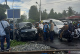 Ini nasib supir dan penumpang mobil travel setelah tabrakan dengan kereta api saat hujan lebat