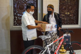 Presiden Jokowi beri hadiah sepeda untuk pejalan kaki Wonosobo-Jakarta