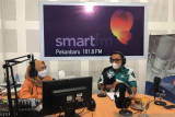 Faizal A Setiawan mengupas New BNI mobile banking di radio Smart FM