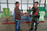 Satgas TNI Yonif 403 perbaiki gereja di perbatasan RI-PNG