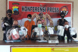 Edarkan obat terlarang, warga Temanggung diringkus di rumahnya