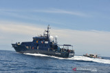 PATROLI LAUT BERSAMA  DI PERAIRAN PULAU SABANG. Kapal patroli Bea Cukai, Dirpol Air dan Kementerian Kelautan dan Perikanan (KKP)  melakukan patroli laut di perarian Pulau Sabang, Aceh, Kamis (26/8/2021). Patroli laut bersama Bea Cukai, Dirpol Air dan KKP di wilayah terluar perarian Pulau Sabang itu, merupakan operasi rutin dalam rangka penindakan terhadap tindak kejahatan  penyelundupan narkoba, barang ilegal lainnya dan praktek ilegal fishing. ANTARA FOTO/Ampelsa.