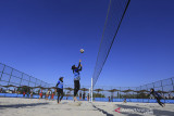Atlet voli pasir putri Jawa Barat Nova mengembalikan bola saat latihan di Sport Center, Indramayu, Jawa Barat, Jumat (10/9/2021). Tim voli pasir putri Jawa Barat memusatkan latihan secara intensif menjelang PON Papua. ANTARA FOTO/Dedhez Anggara/agr