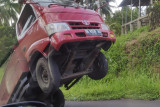 Truk tak mampu menanjak di Jalan Koka-Kembes