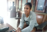 Mencoba peruntungan meraih kepingan emas di tanah sendiri