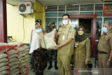 Pemkab Pangkep salurkan bantuan untuk warga terpapar COVID-19