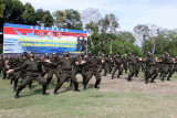 Personel Bakamla melakukan yel yel usai upacara pembukaan Coast Guard Basic Training (CGBT) personel Bakamla Angkatan VIII di lapangan Samudera Mako Pusdiklatsarmil Juanda, Sidoarjo, Jawa Timur, Rabu (15/9/2021). Kegiatan yang diikuti 119 personel Bakamla yang terdiri 93 orang pria dan 26 orang wanita tersebut dalam rangka pengembangan profesionalisme dan pembentukan karakter menjadi sosok paramiliter. ANTARA FOTO/Umarul Faruq/nym.