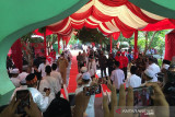 Presiden RI Joko Widodo tiba di Pesantren Dayah Istiqamatuddin Darul Muâarrif, Aceh Besar, Kamis (16/9/2021). Presiden berkunjung ke Aceh dalam rangka meninjau vaksinasi vaksin COVID-19. ANTARA/M Ifdhal