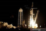 Roket SpaceX bawa miliuner ke luar angkasa