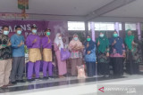SMA Negeri I Pekanbaru bagikan sembako keluarga terdampak pandemi COVID-19
