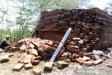 Candi Tawanglun Ambruk