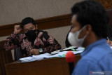 Eks penyidik KPK Stepanus Robi minta penyetoran uang disamarkan dari usaha konfeksi