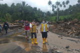 BPJN Sulut bersihkan Jalan dan jembatan terdampak banjir di Minahasa Tenggara