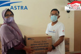 Warga terdampak COVID-19 di Surau Gadang terima 100 paket bahan pokok dari Astra