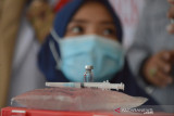 Antusias Warga Binaan Vaksinasi di Lapas Aceh Besar. Petugas kesehatan menyuntikkan vaksin COVID-19 kepada warga binaan saat berlangsung vaksinasi di Rumah Tahanan (Rutan) Kelas III, Lhoknga , Kabupaten Aceh Besar, Aceh, Sabtu (2/10/2021). Sebanyak 200 warga binaan diberikan suntikan vaksi untuk mencegah penyebaran COVID-19. ANTARA FOTO/Ampelsa.