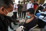 PROGRAM NASIONAL SENTRA VAKSINASI COVID 19 PALANG MERAH INDONESI. PROGRAM NASIONAL SENTRA VAKSINASI COVID 19 PALANG MERAH INDONESIA. Palang Merah Indonesia (PMI) Cabang Aceh Utara di Lhoksukon, Aceh Utara, Aceh, Kamis (9/10/2021). Peresmian serentak Sentra Vaksinasi COVID-19 PMI di seluruh provinsi, kabupaten/kota di Indonesia dengan alokasi 2 juta dosis vaksin merupakan komitmen PMI sebagai penyelenggara vaksinasi COVID-19 di level masyarakat sekaligus upaya mengurangi beban tenaga kesehatan pemerintah dalam rangka mendorong percepatan cakupan vaksinasi Nasional. ANTARA FOTO/Rahmad