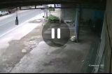 Ini rekaman CCTV aksi pembobolan FIF Anjani dan Apotek Lenek