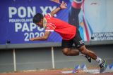 Atlet Sprinter 200 dan 400 meter NPCI Jawa Barat, Sufyan Saori menjalani pemusatan latihan di Gor Pajajaran, Bandung, Jawa Barat, Rabu (13/10/2021). Latihan tersebut ditujukan untuk persiapan atlet dalam menghadapi Peparnas XVI yang akan diselenggarakan pada 2 November hingga 15 November mendatang. ANTARA FOTO/Raisan Al Farisi/agr