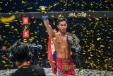 Superbon juara dunia ONE  Featherweight Kickboxing usai KO Petrosyan