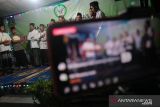 Pembacaan shalawat diiringi hadrah saat peringatan Maulid Nabi Muhammad SAW di Desa Podoroto, Kecamatan Kesamben, Kabupaten Jombang, Jawa Timur, Jumat (15/10/2021) malam. Peringatan hari kelahiran Nabi Muhammad SAW atau maulid dirayakan dengan menyelenggarakan serangkaian acara mulai dari membaca shalawat, dzikir, ceramah agama, hingga kenduri dengan makan bersama. Antara Jatim/Syaiful Arif/zk.