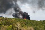 Warga panik, ledakan api sumur minyak ilegal di Muba belum padam