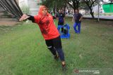 Atlet paralimpik ikuti latihan persiapan Peparnas Papua. Sejumlah atlet National Paralympic Committee (NPC) Aceh mengikuti latihan rutin di Stadion Harapan Bangsa, Banda Aceh, Aceh, Kamis (21/10/2021). Latihan tersebut sebagai langkah persiapan mengikuti Pekan Paralimpik Nasional (Peparnas) XVI Papua yang akan diselenggarakan pada November 2021 mendatang. ANTARA/Syifa Yulinnas